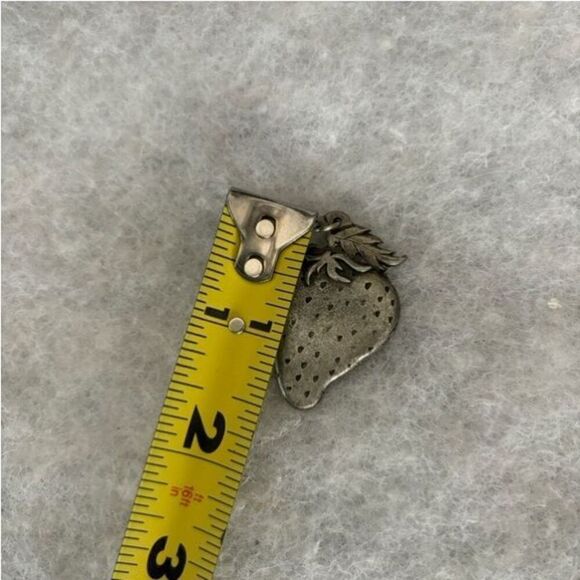 Metzke Vintage Strawberry Pewter Charm - Picture 2 of 4